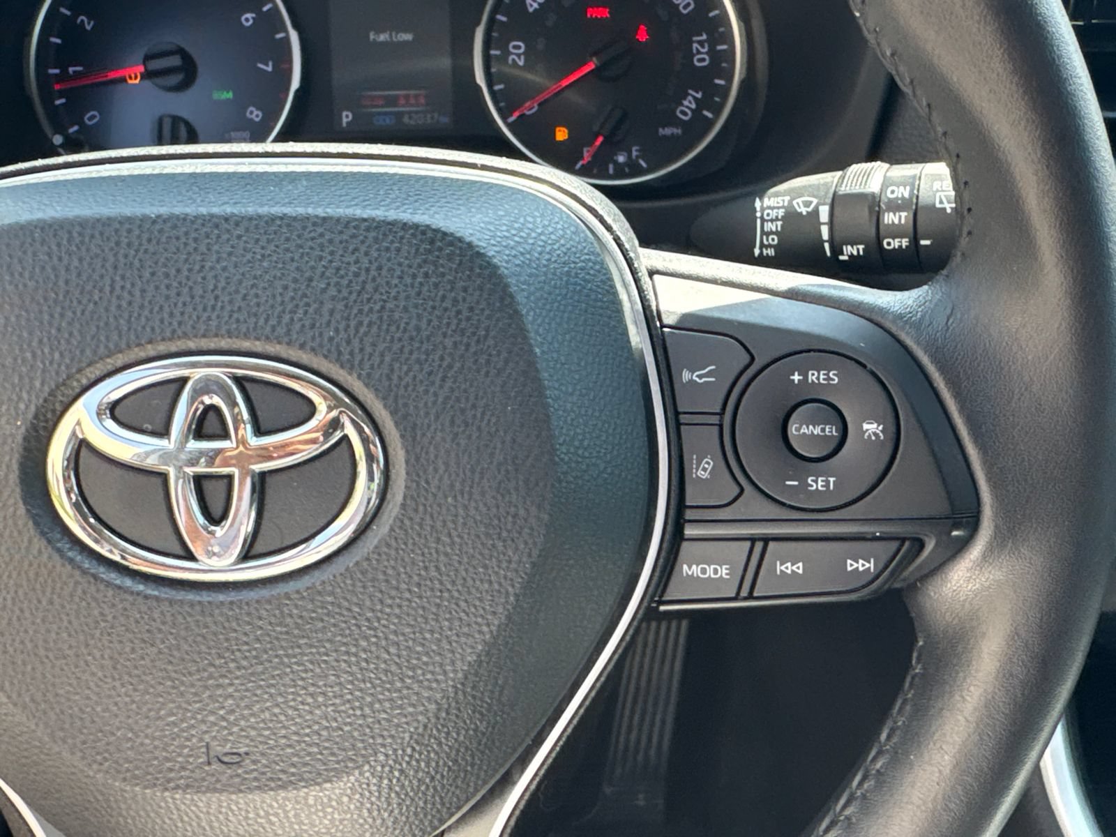 Used 2022 Toyota RAV4 XLE Premium FWD image 25