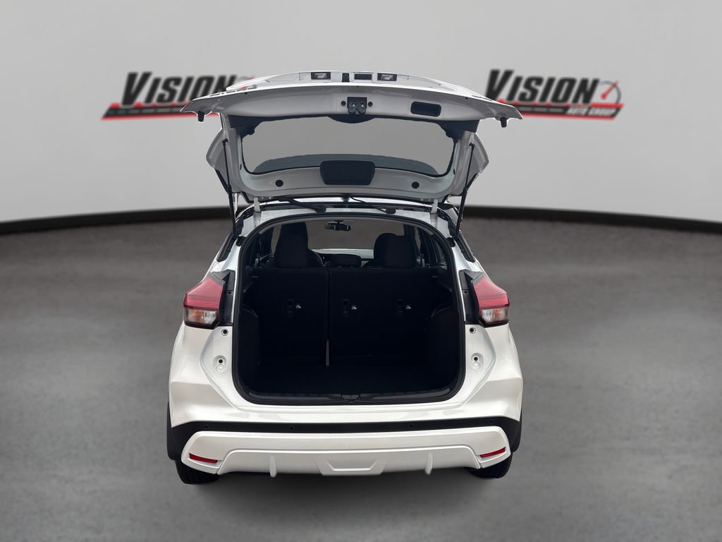 Used 2024 Nissan Kicks SR image 11