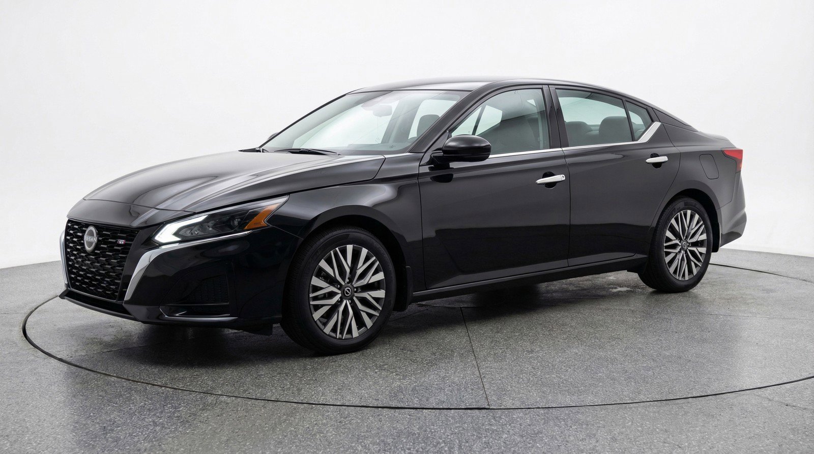 Used 2025 Nissan Altima 2.5 SV FWD image 3