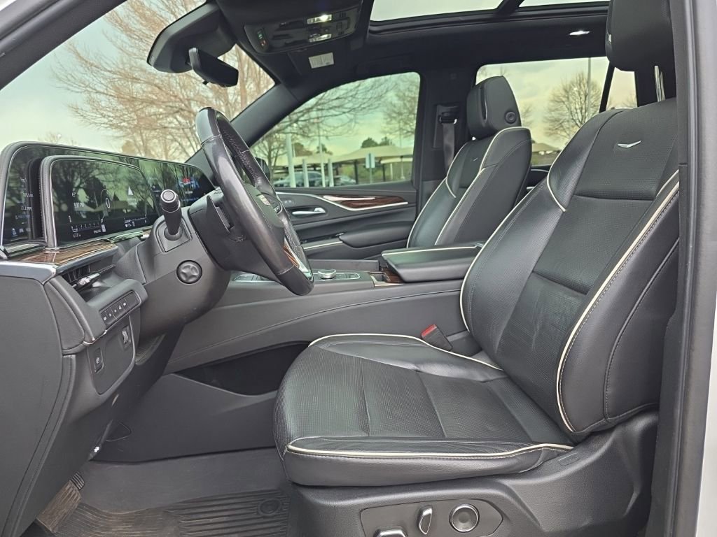 Used 2021 Cadillac Escalade Premium Luxury w/ LPO, Illumination Package image 12