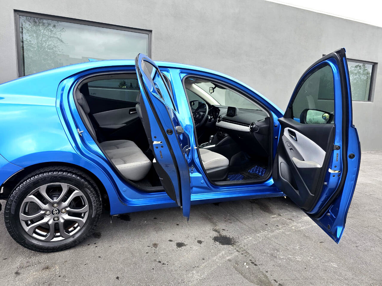 Used 2019 Toyota Yaris LE image 17