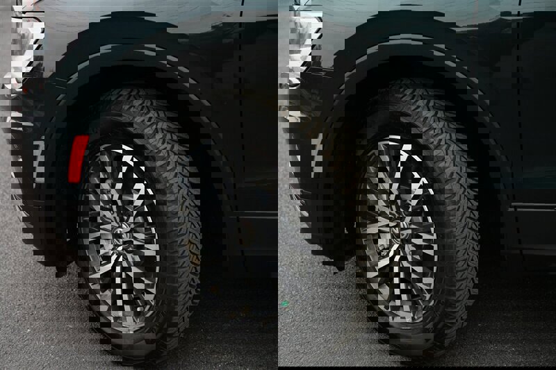 Used 2019 Volkswagen Tiguan SE image 3