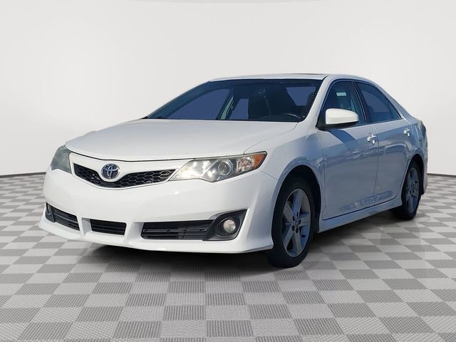 Used 2014 Toyota Camry SE w/ Moonroof Package image 3
