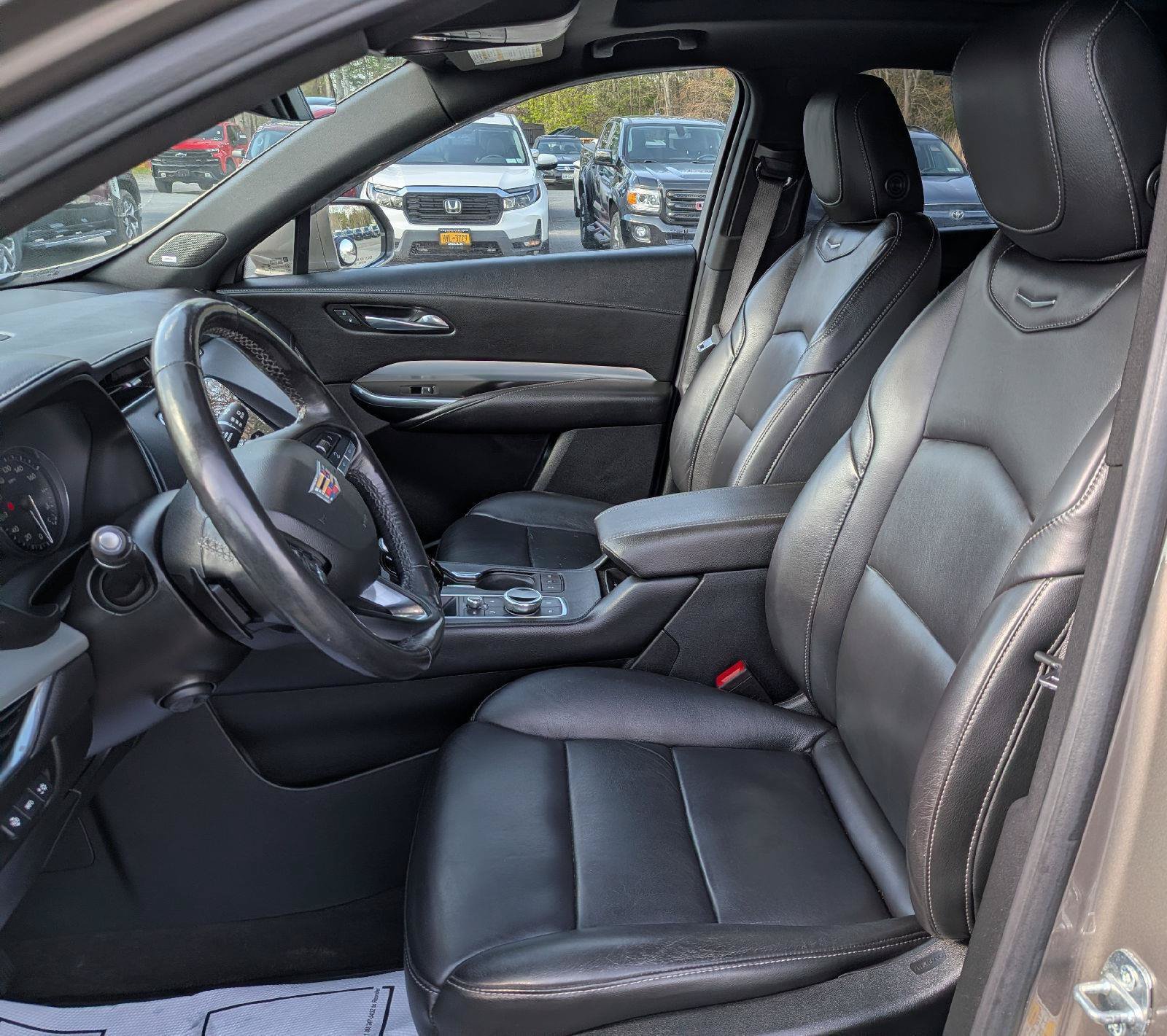 Used 2020 Cadillac XT4 Premium Luxury w/ Technology Package AWD/4WD image 11