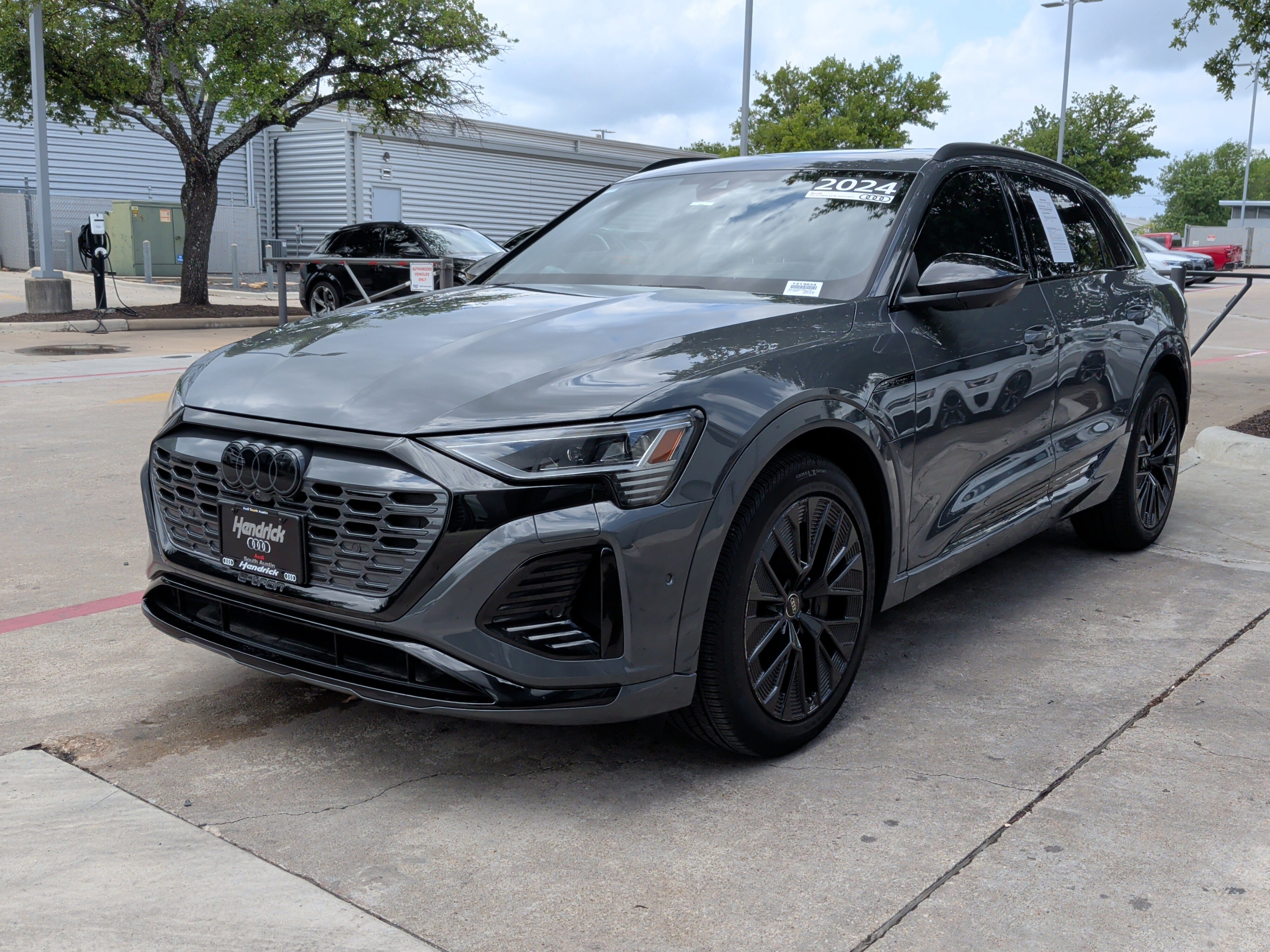 Used 2024 Audi Q8 e-tron Prestige w/ Prestige Package image 5