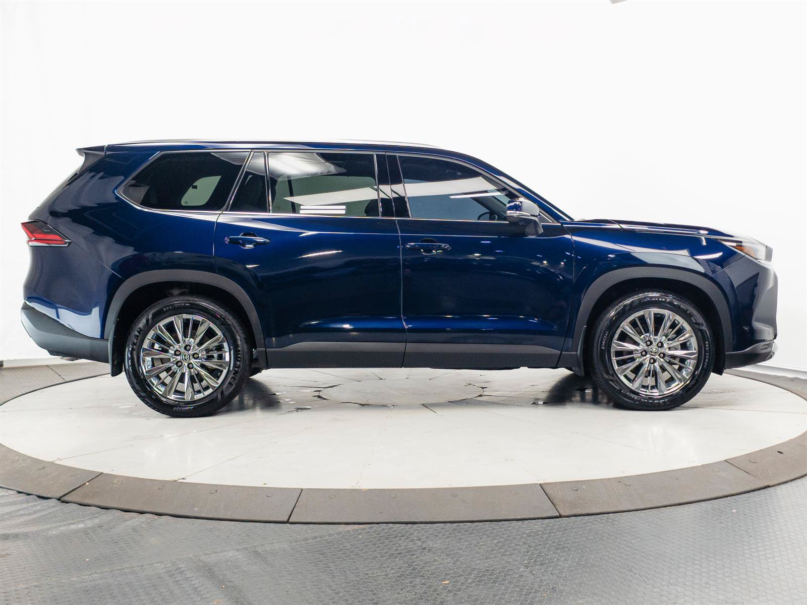Certified 2025 Toyota Grand Highlander AWD image 14