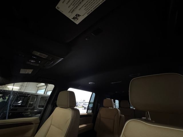 Used 2023 Chevrolet Suburban Premier AWD/4WD image 27