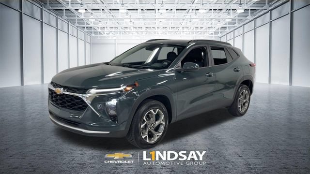 Certified 2025 Chevrolet Trax LT FWD image 3