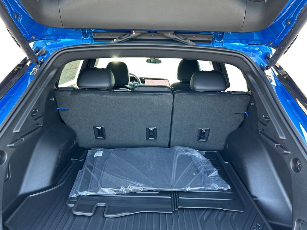 New 2026 Chevrolet Equinox EV LT w/ LPO, Blackout Package FWD image 19