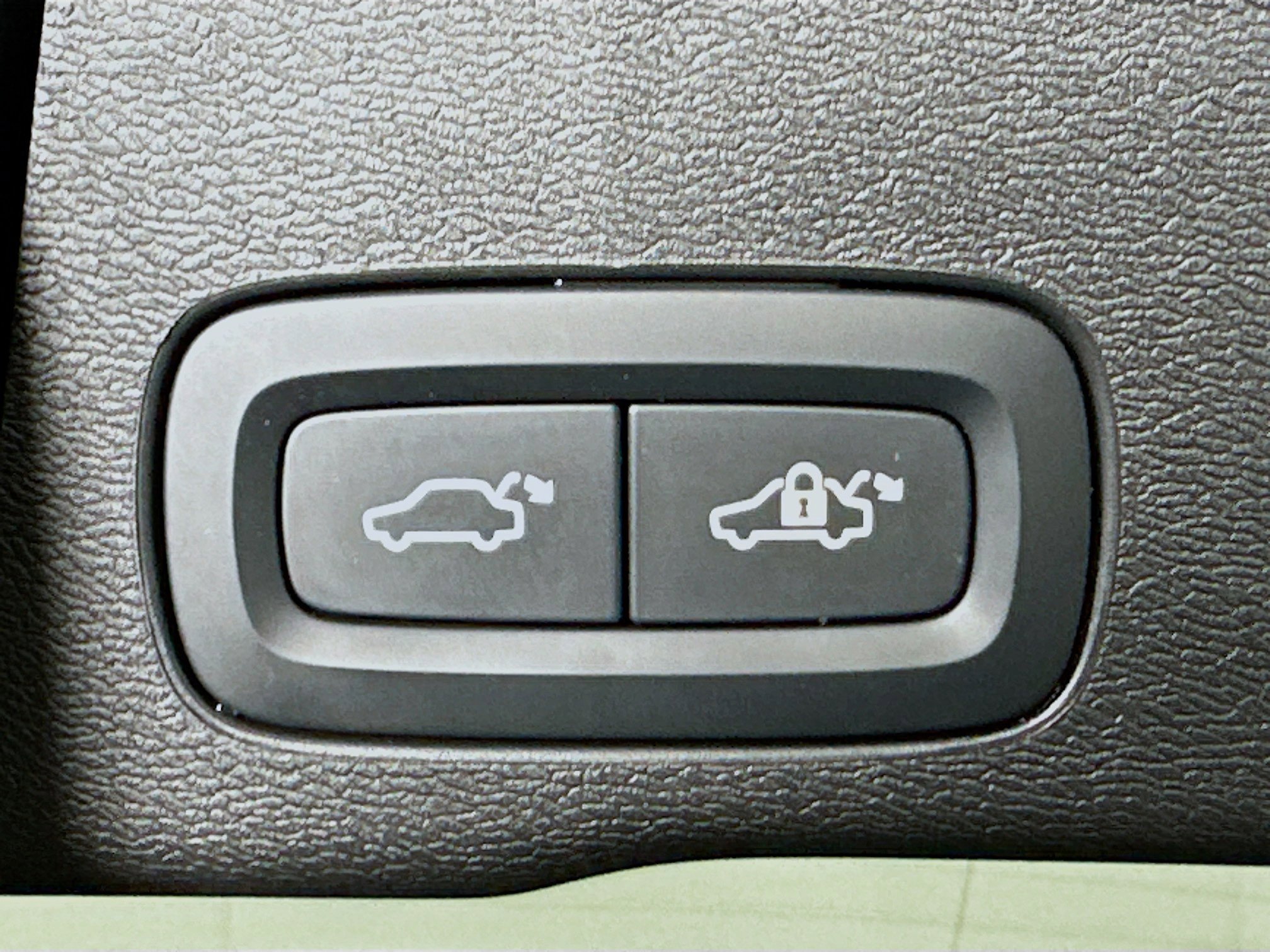 Used 2025 Volvo XC60 B5 Plus w/ Climate Package image 28