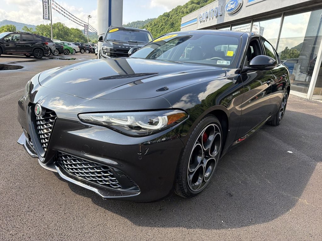 Used 2024 Alfa Romeo Giulia Veloce RWD image 9