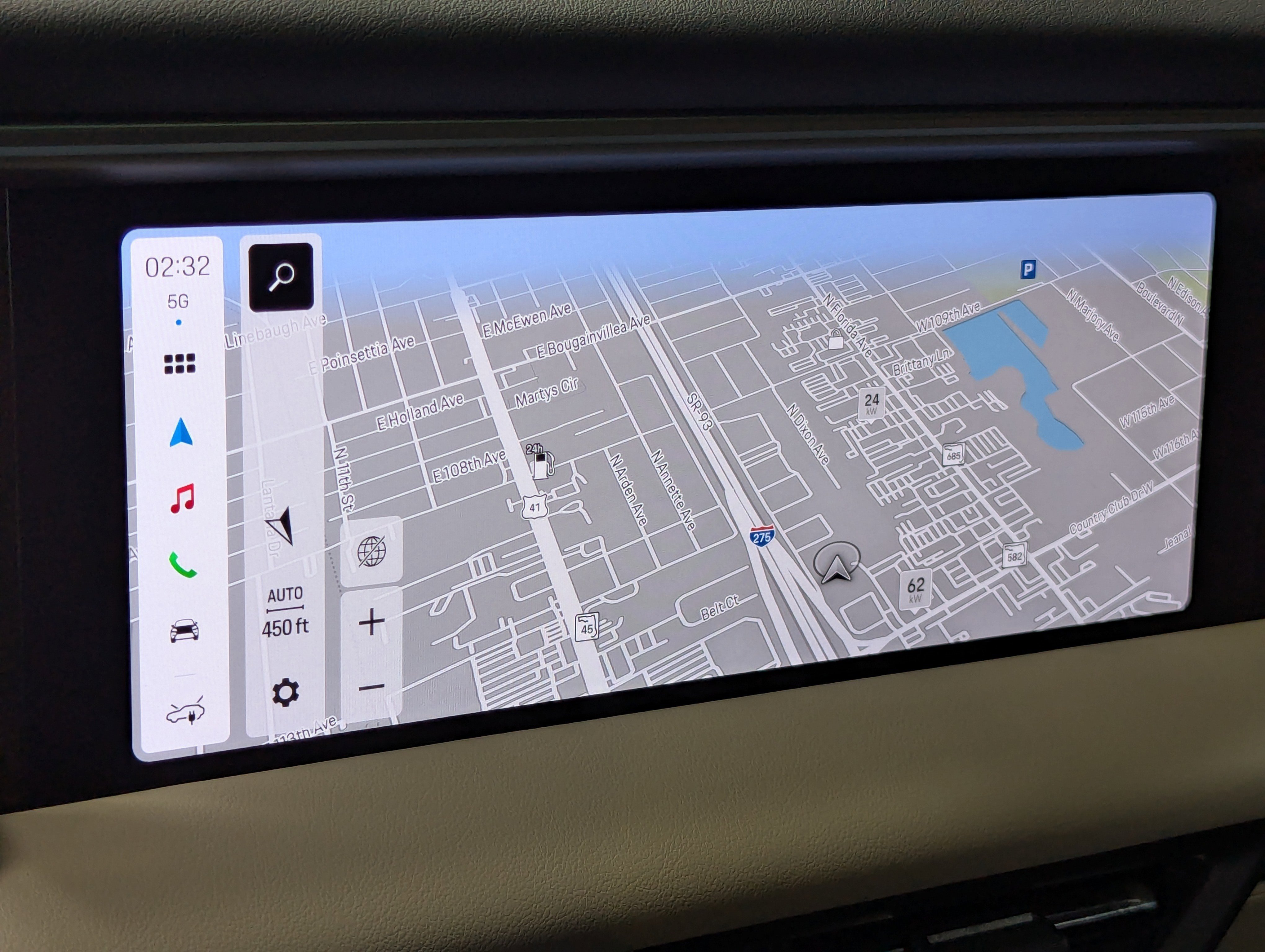 Certified 2025 Porsche Macan 4 Electric image 30