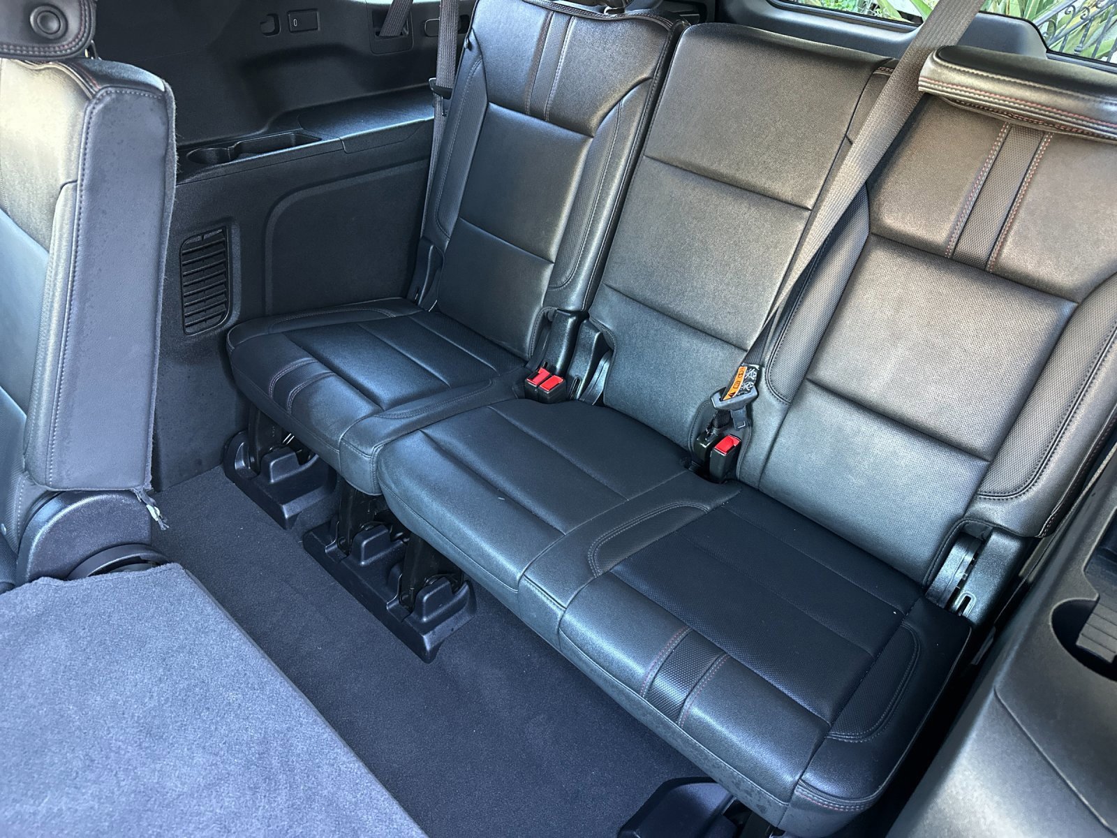 Used 2025 Chevrolet Suburban RST image 16