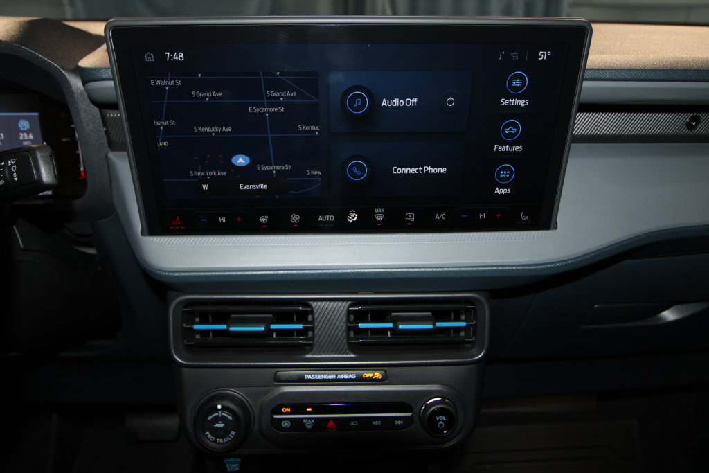 Used 2025 Ford Maverick Lobo AWD/4WD image 16