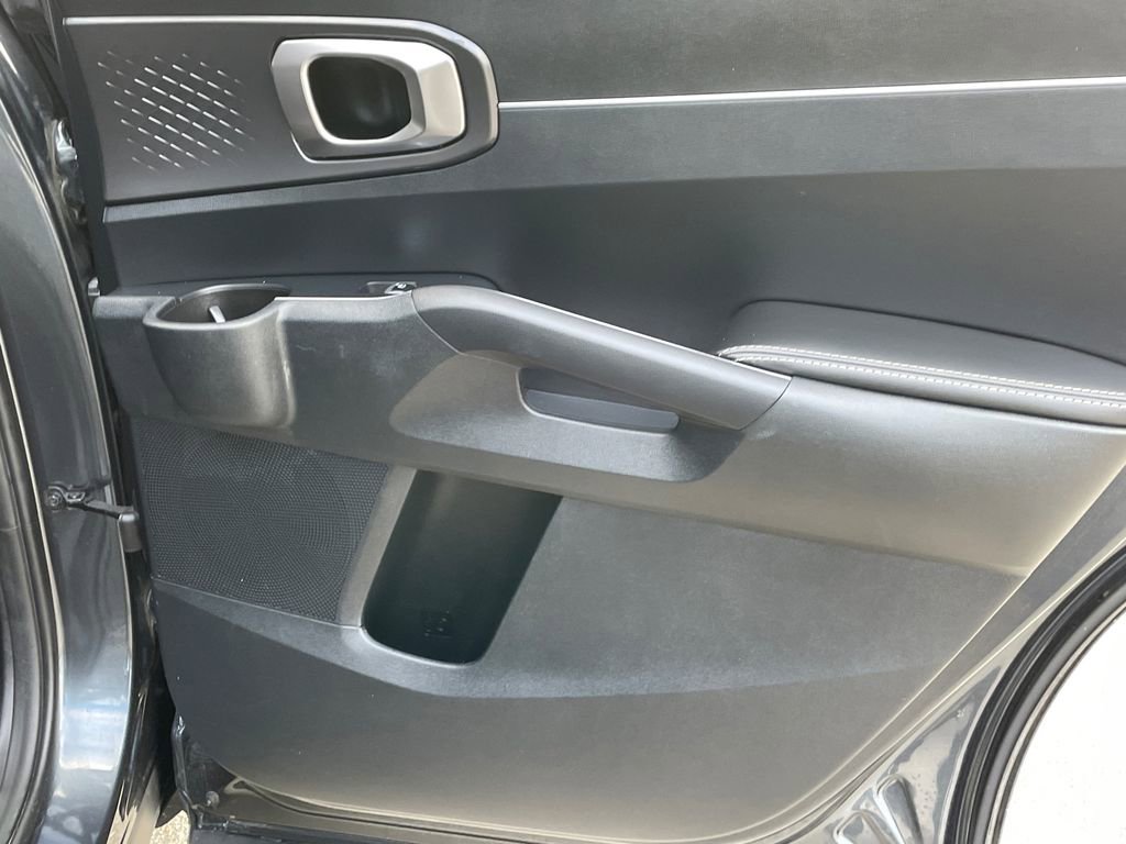 Used 2024 Kia Sorento S image 16