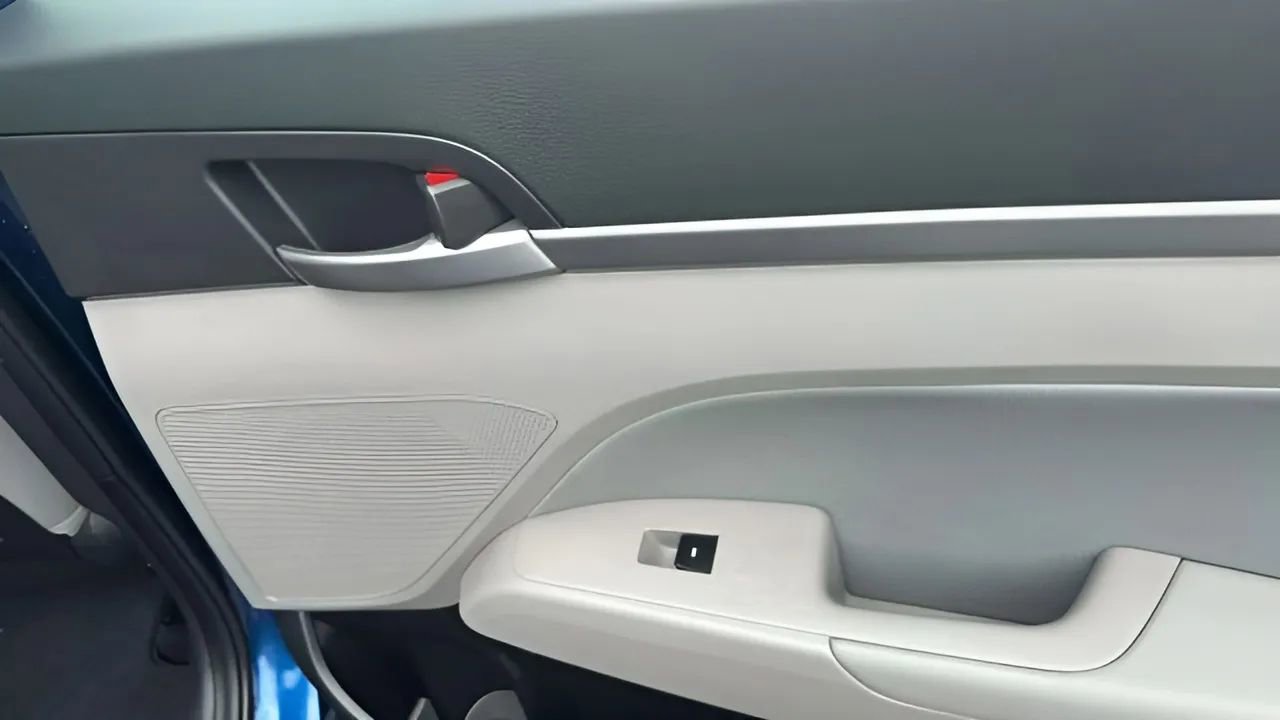 Used 2017 Hyundai Elantra SE image 42