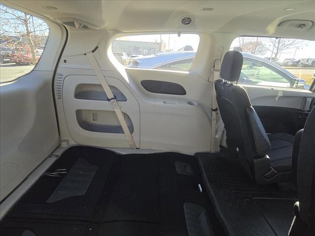 Used 2020 Chrysler Pacifica Touring w/ Advanced Safetytec Group image 9