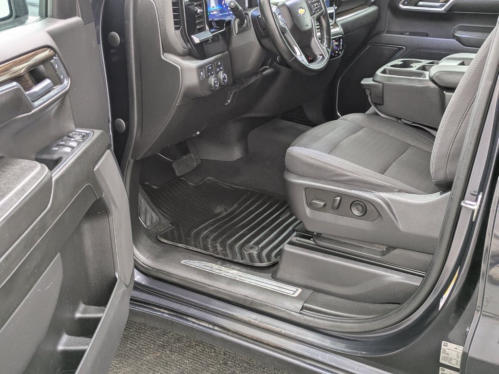 Used 2023 Chevrolet Silverado 1500 LT AWD/4WD image 33