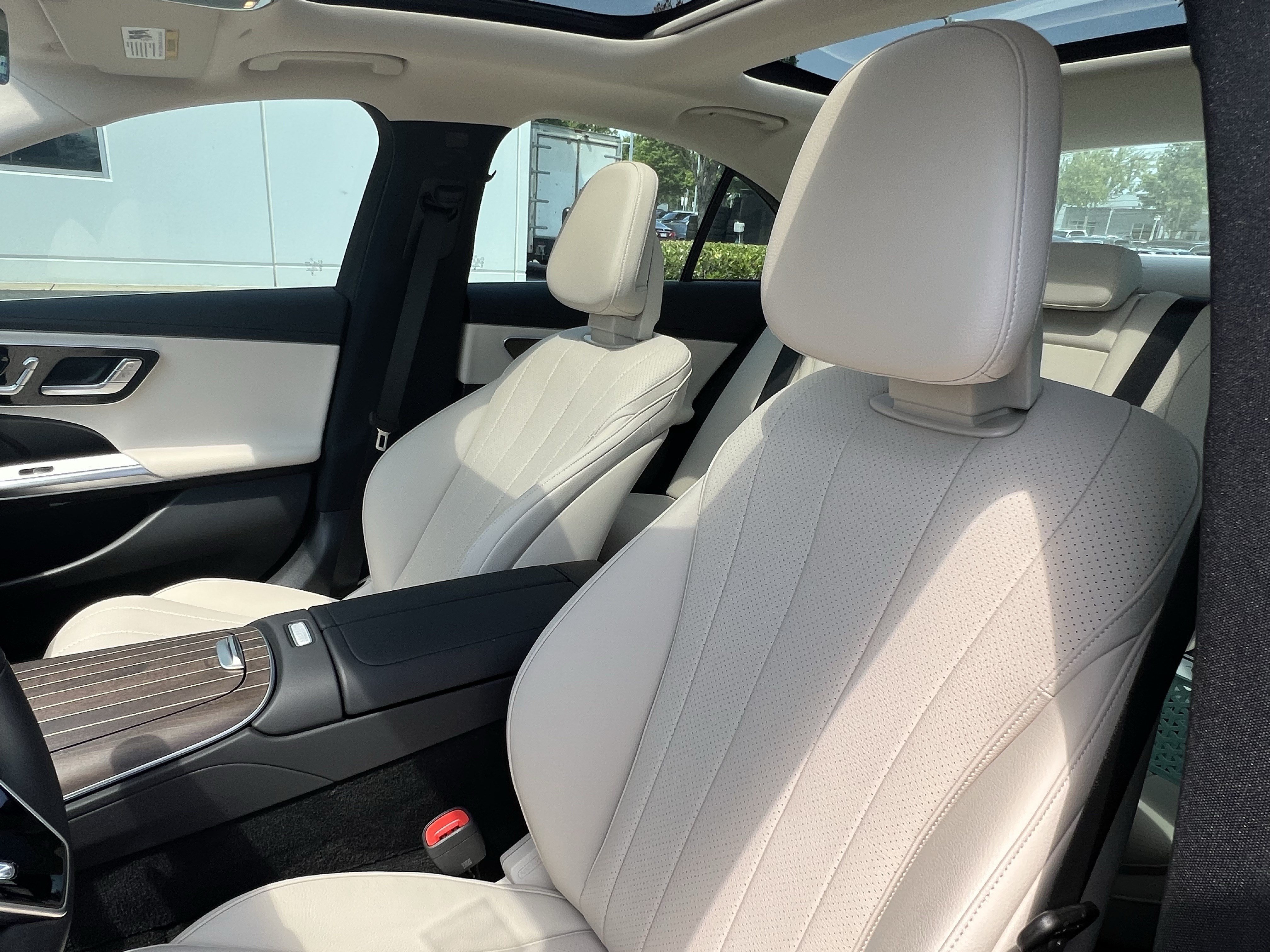 Used 2025 Mercedes-Benz E 350 4MATIC Sedan image 16