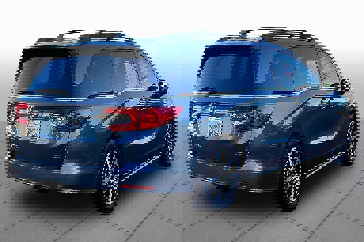 Used 2018 Honda Odyssey Elite image 12