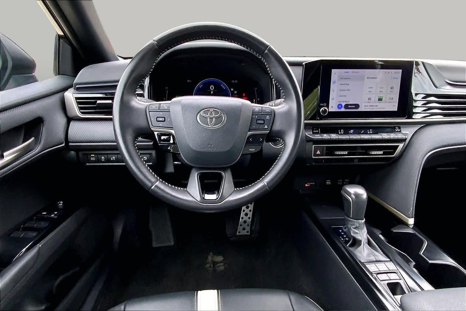 Used 2025 Toyota Camry SE FWD image 6