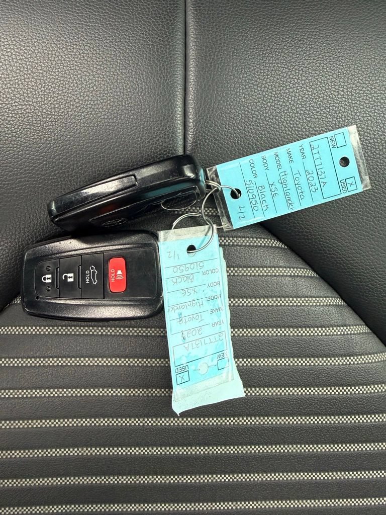 Used 2023 Toyota Highlander XSE AWD/4WD image 40