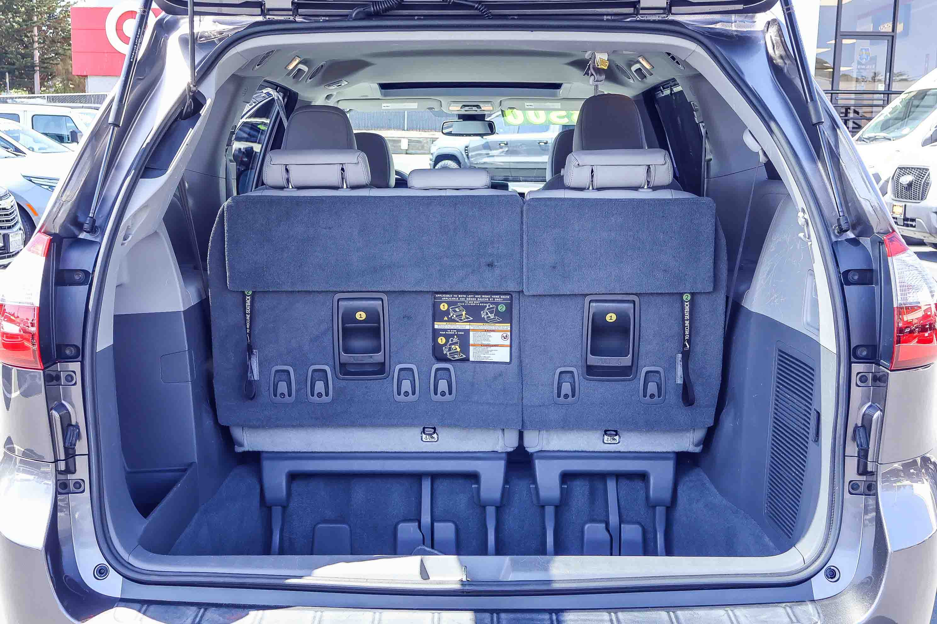 Used 2020 Toyota Sienna XLE w/ XLE Navigation Package AWD/4WD image 17