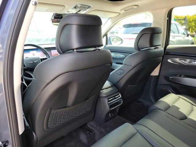 Used 2026 Genesis GV70 2.5T Select AWD/4WD image 9