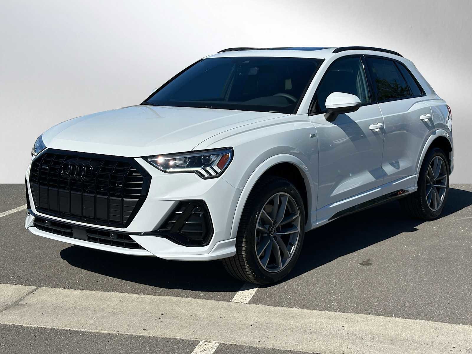 New 2025 Audi Q3 2.0T Premium