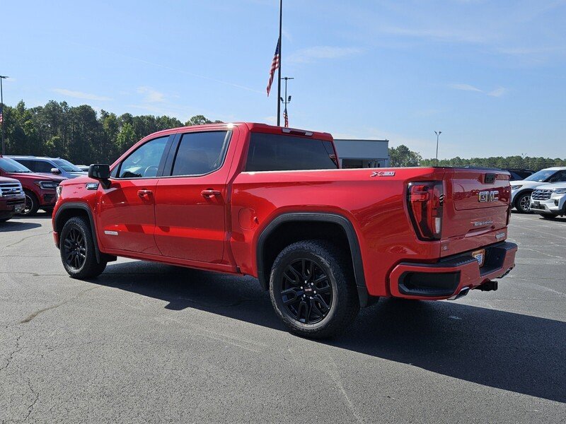 Used 2025 GMC Sierra 1500 Elevation w/ X31 Off-Road Package AWD/4WD image 9