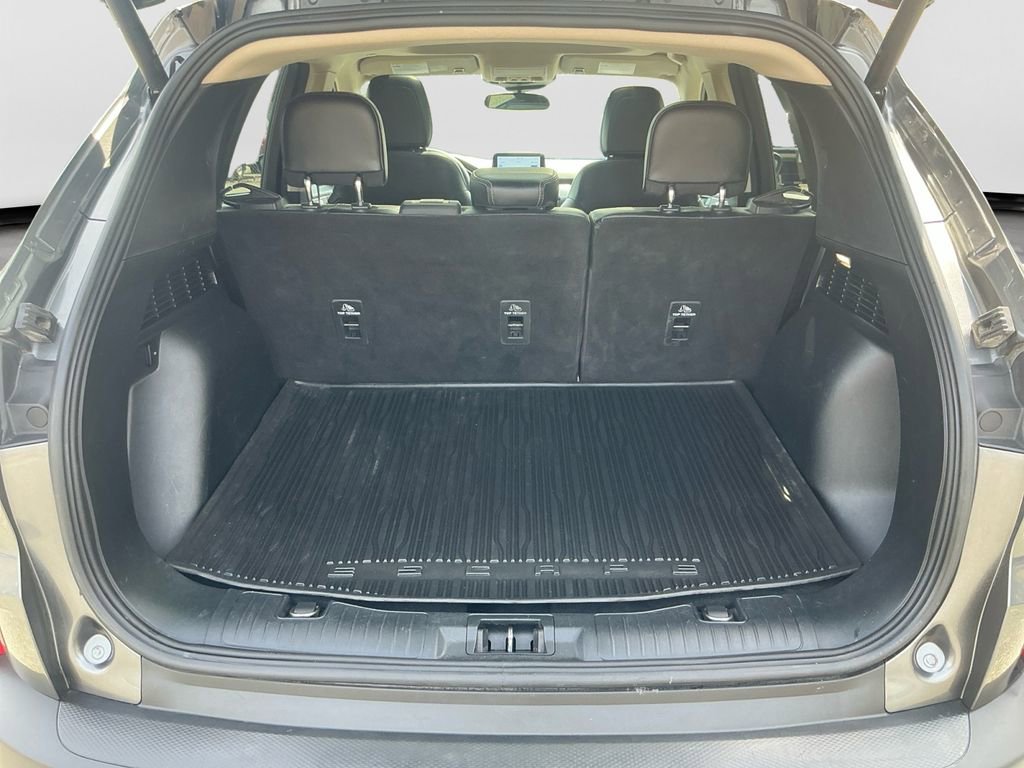 Used 2020 Ford Escape SE Sport image 17