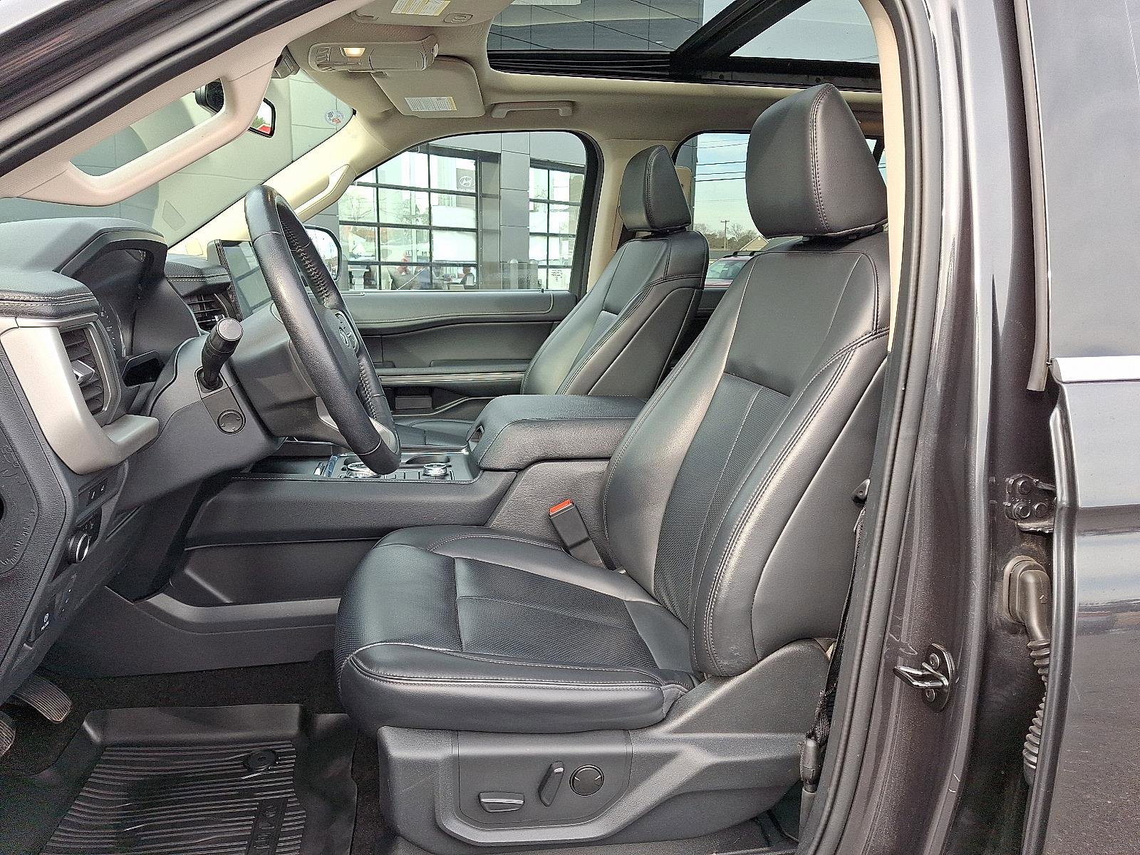 Used 2023 Ford Expedition Max XLT image 14