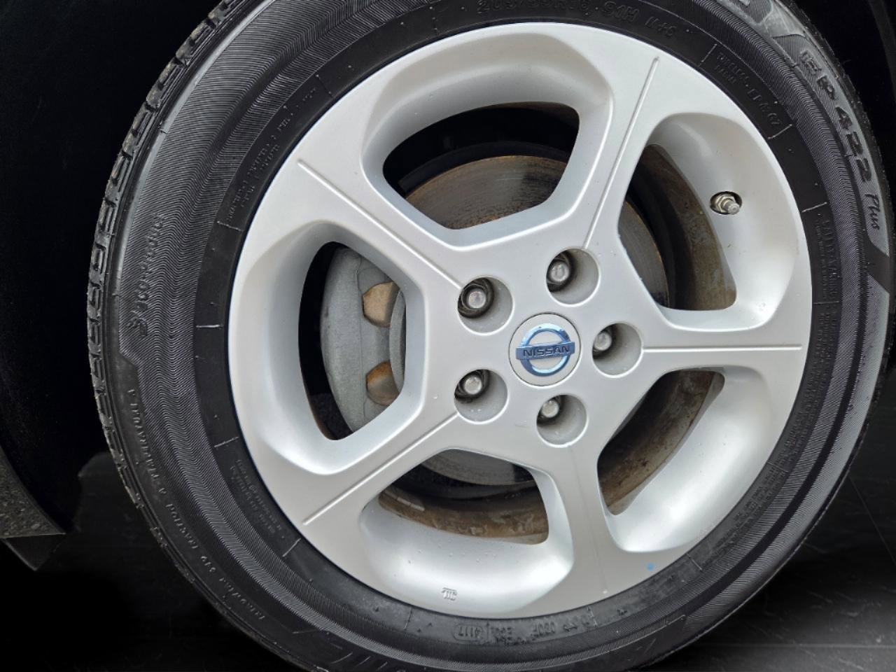 Used 2011 Nissan Leaf SL FWD image 28