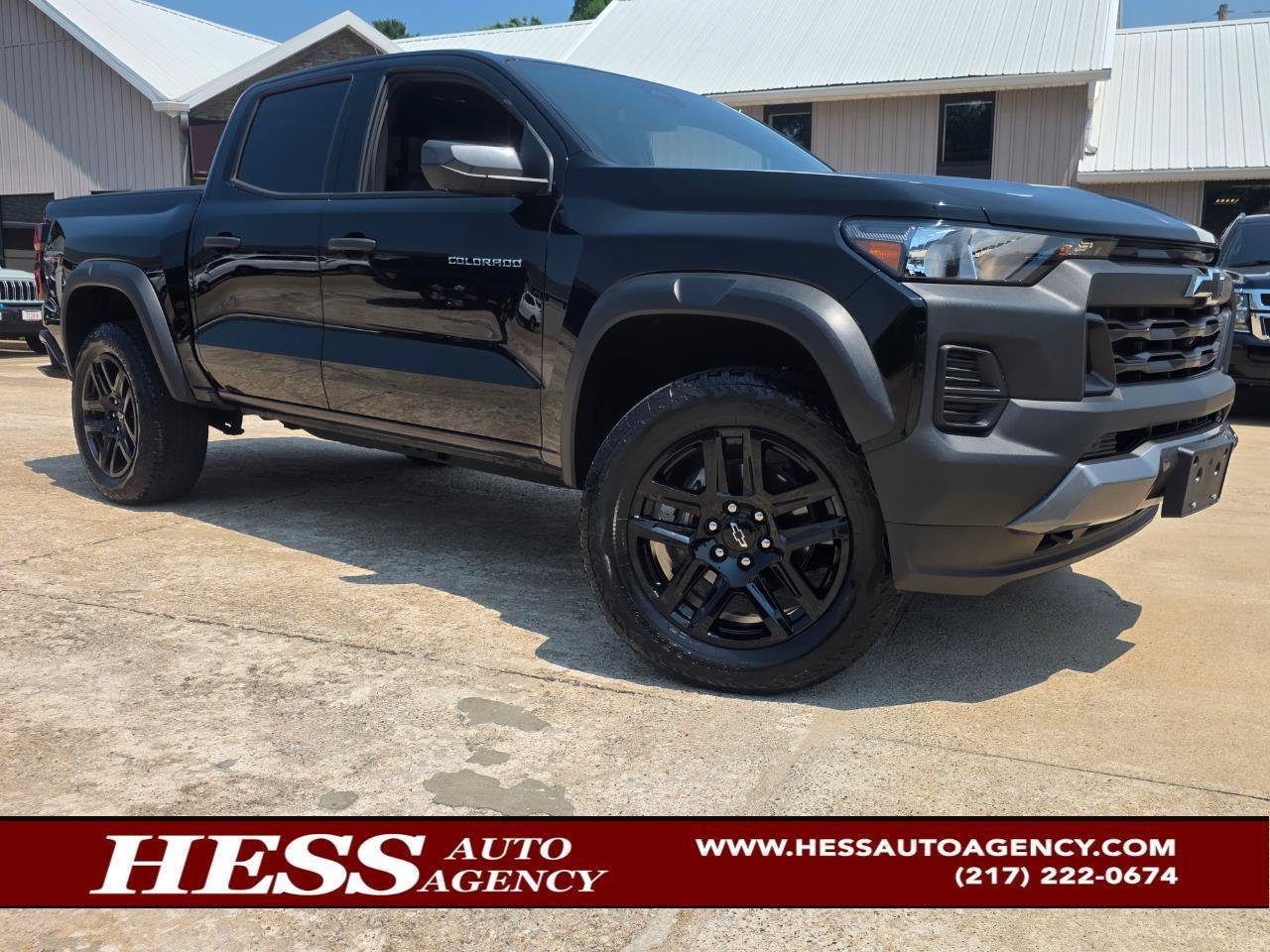 Used 2025 Chevrolet Colorado Trail Boss AWD/4WD image 1