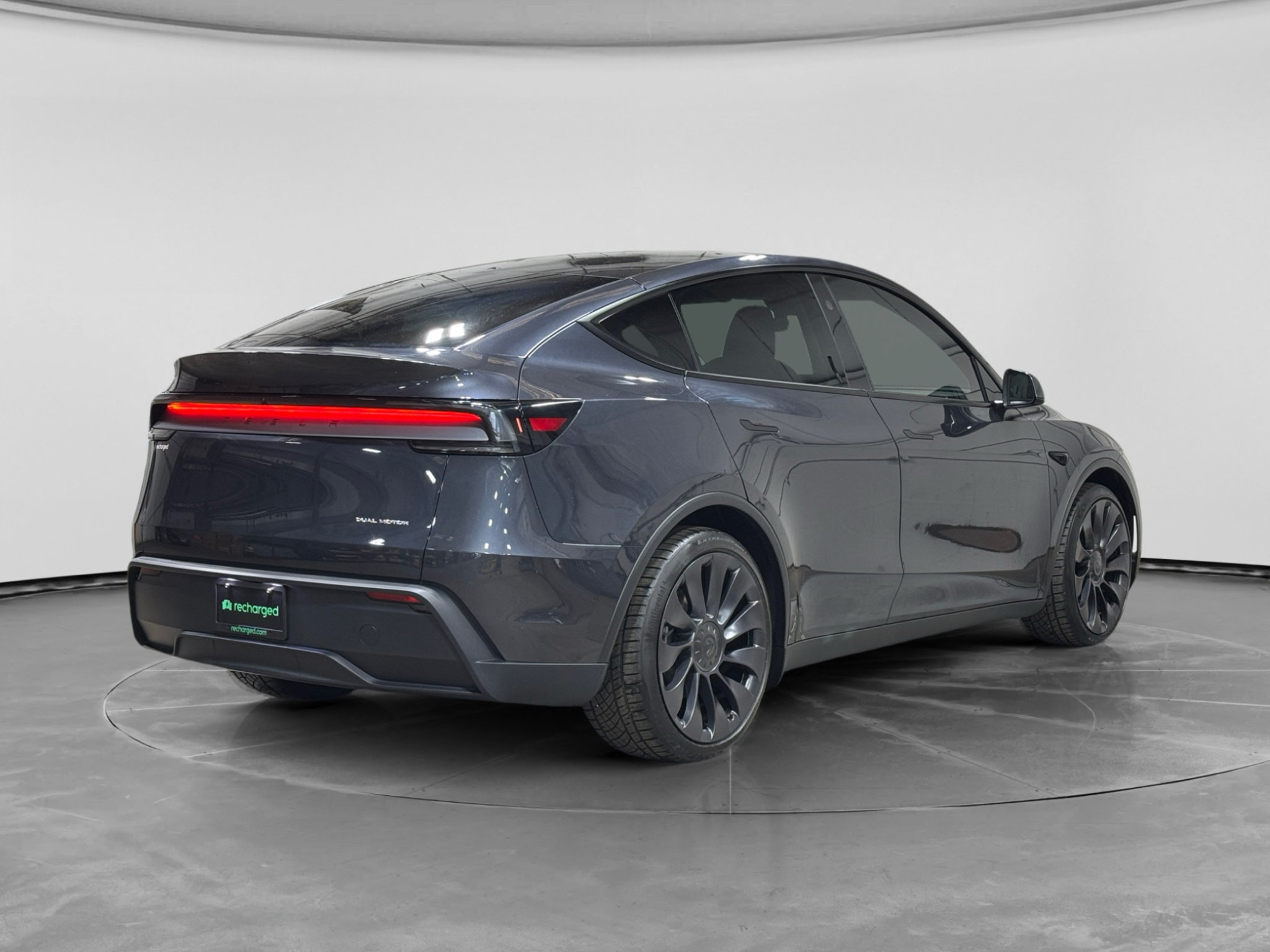 Used 2026 Tesla Model Y Long Range AWD/4WD image 3