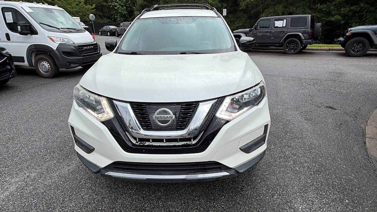 Used 2017 Nissan Rogue SV w/ Midnight Edition FWD image 3