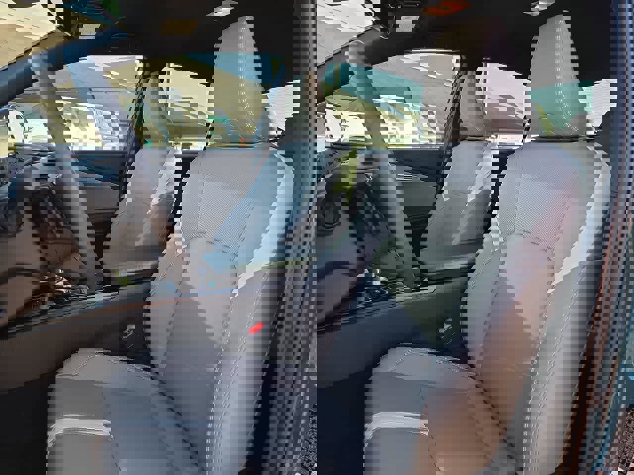 Used 2025 Toyota Camry SE w/ Convenience Package image 15