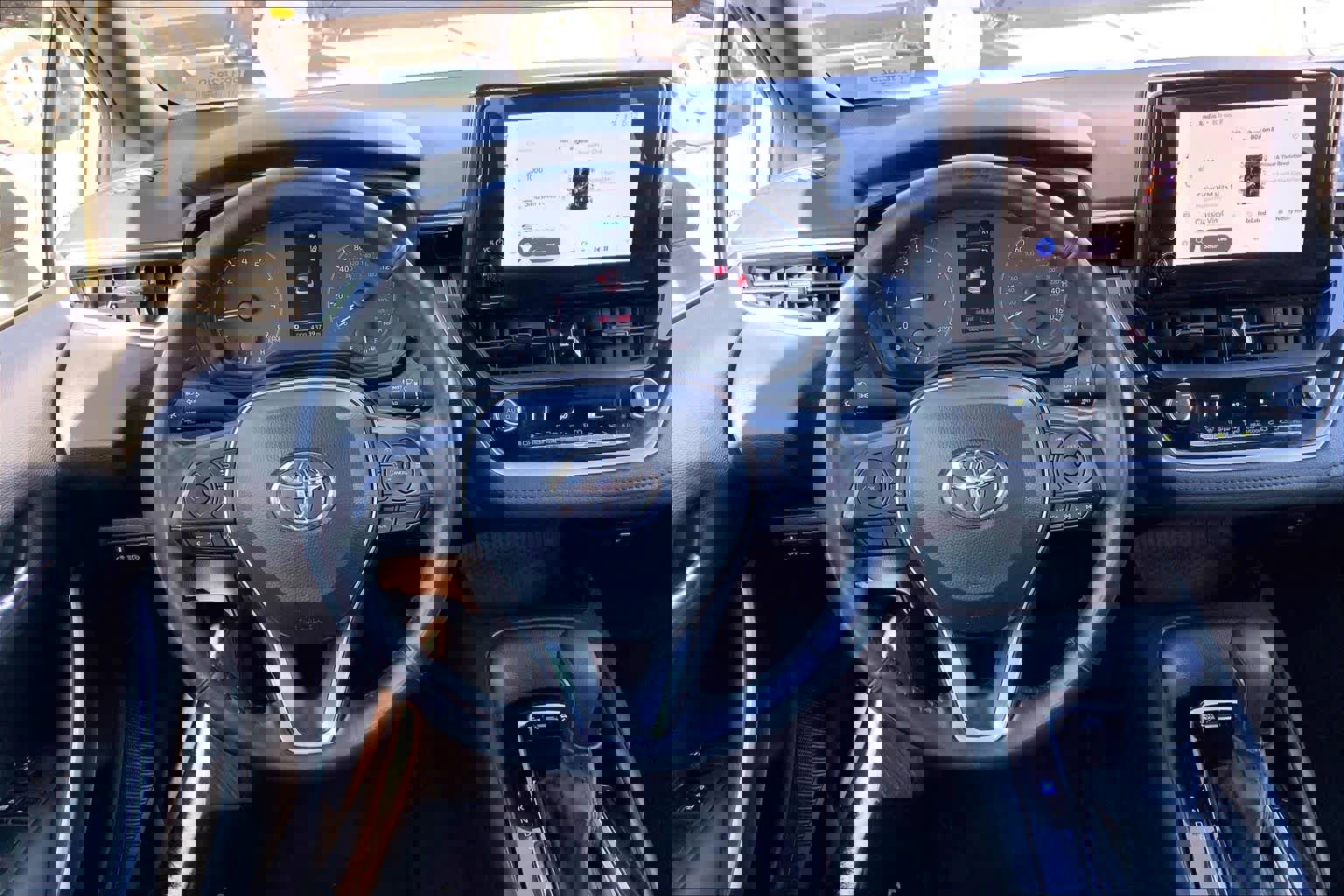 Used 2023 Toyota Corolla SE image 6