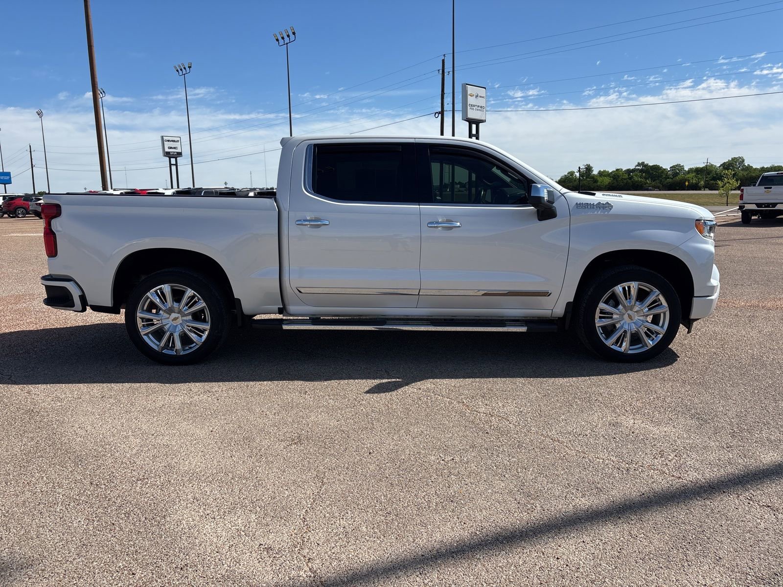 Used 2022 Chevrolet Silverado 1500 High Country w/ High Country Premium Package image 7