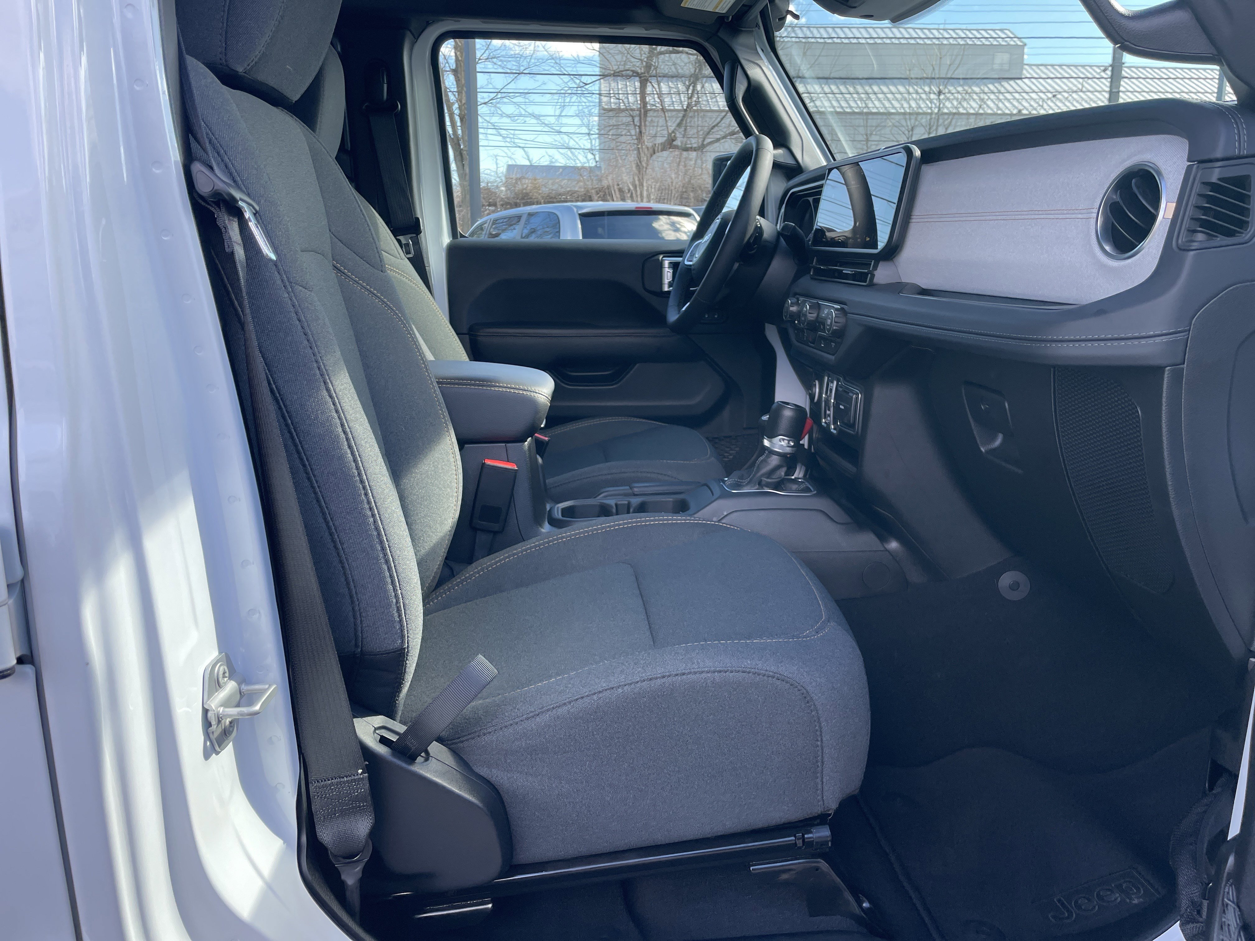 Used 2025 Jeep Wrangler Sahara image 11