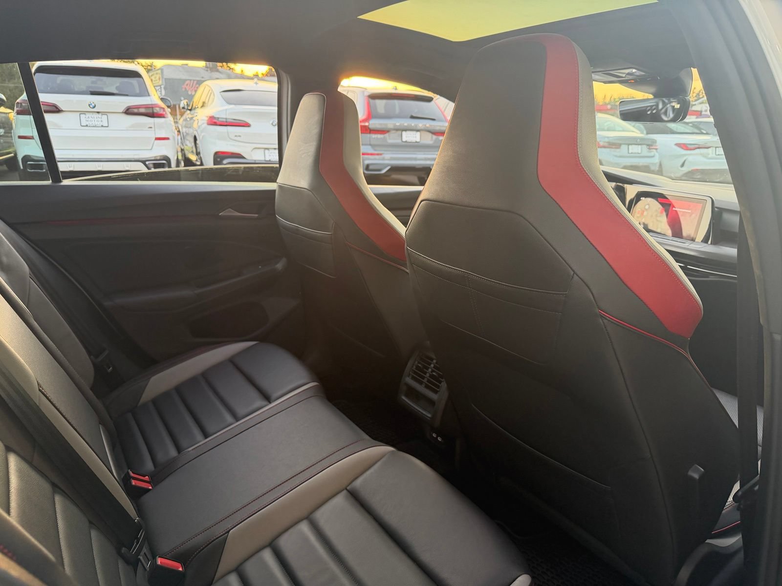Used 2022 Volkswagen GTI SE FWD image 20
