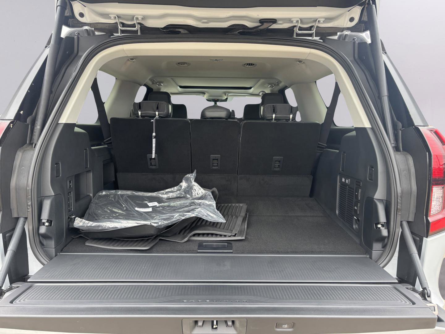 New 2025 Ford Expedition Max Active AWD/4WD image 9