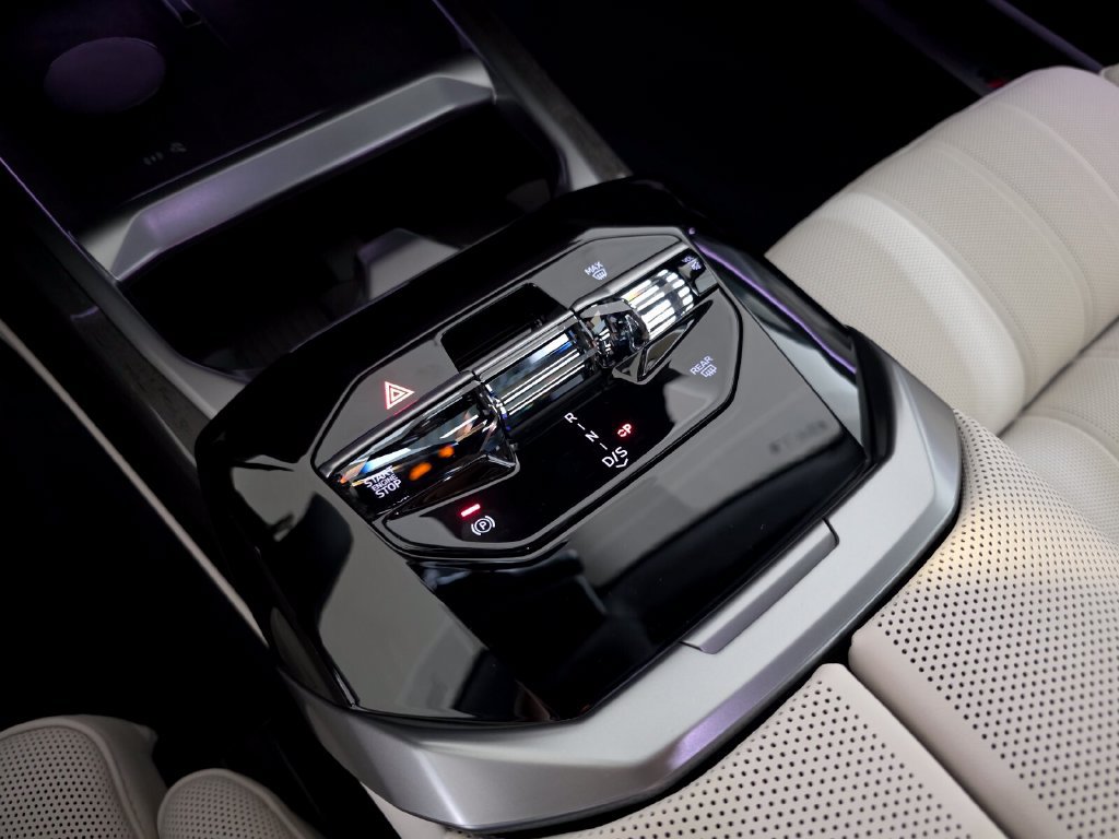 New 2027 BMW 740i w/ M Sport Package RWD image 16