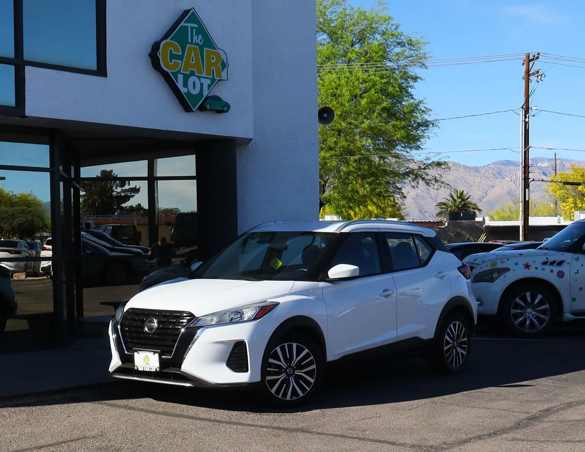 Used 2021 Nissan Kicks SV FWD image 2