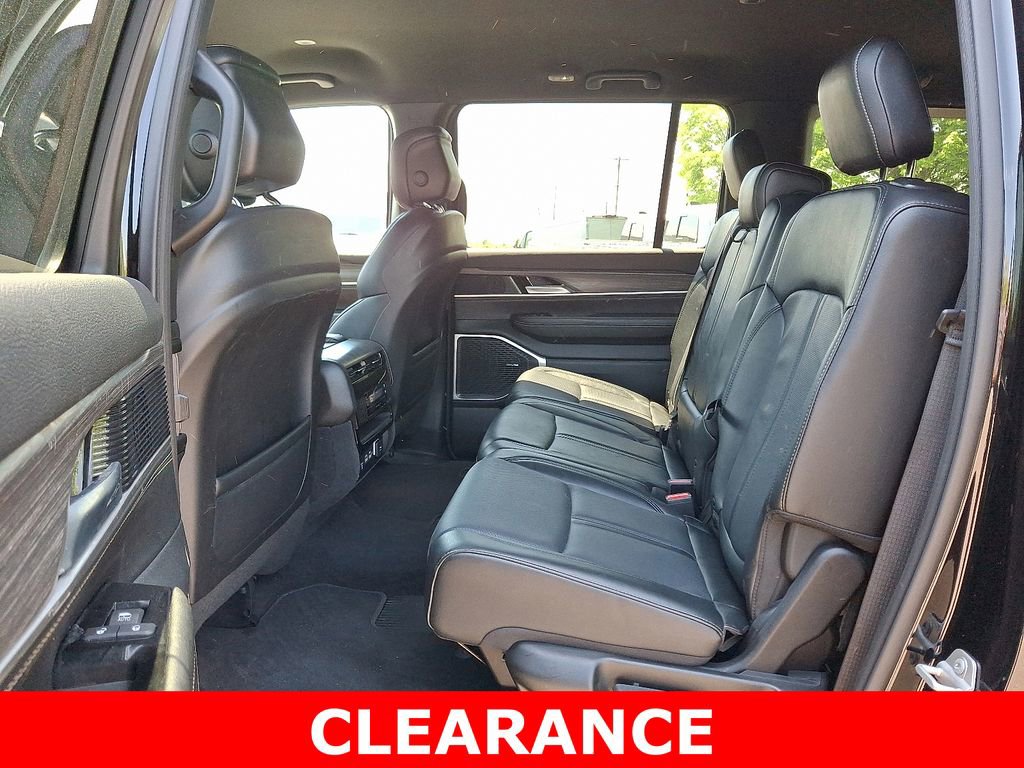 Used 2024 Jeep Wagoneer L Series II w/ Flexible Seating Group image 10
