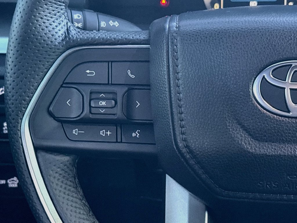 Used 2025 Toyota Tacoma SR5 AWD/4WD image 11