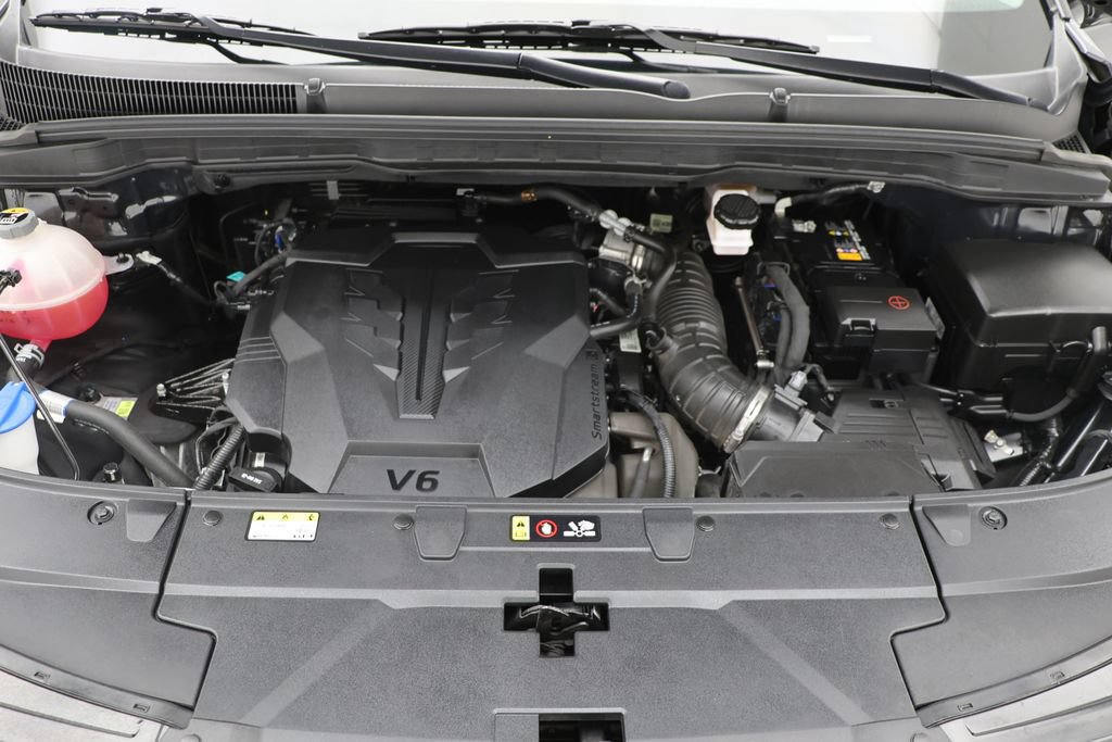 Used 2025 Kia Carnival FWD image 26