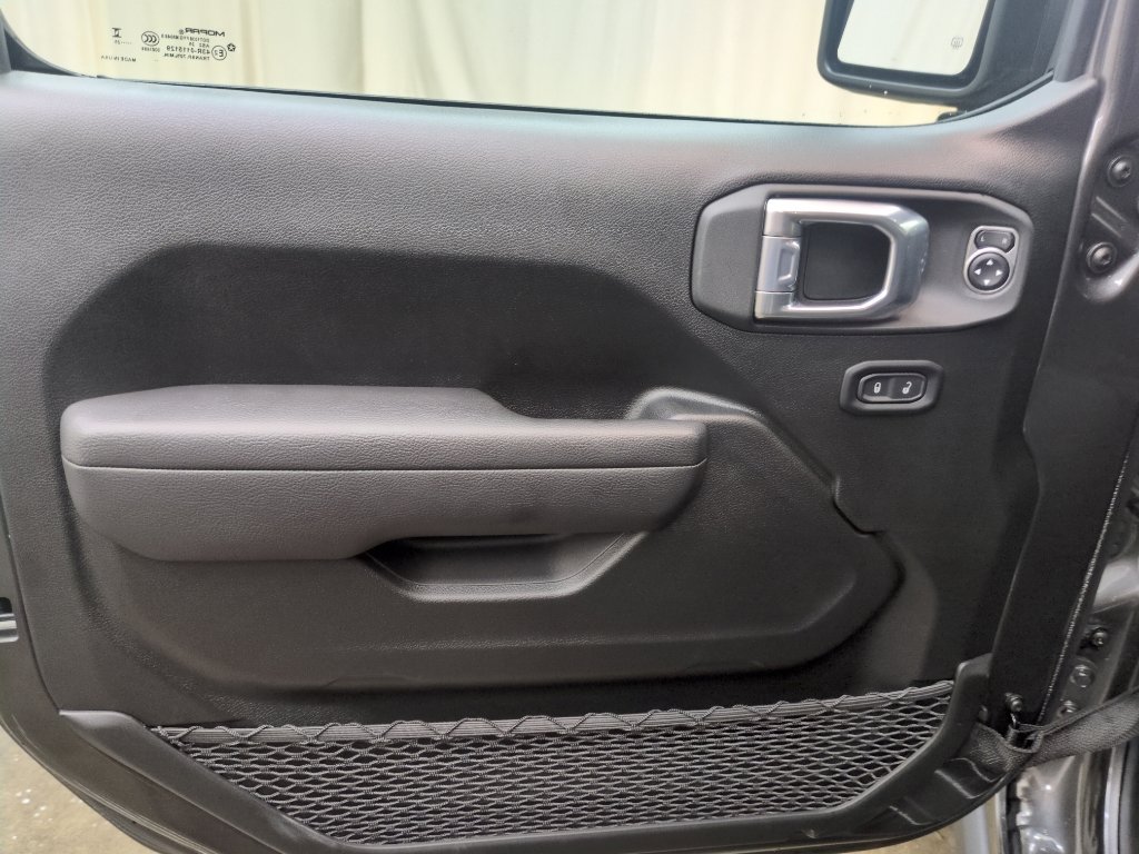 Used 2025 Jeep Gladiator Sport image 16