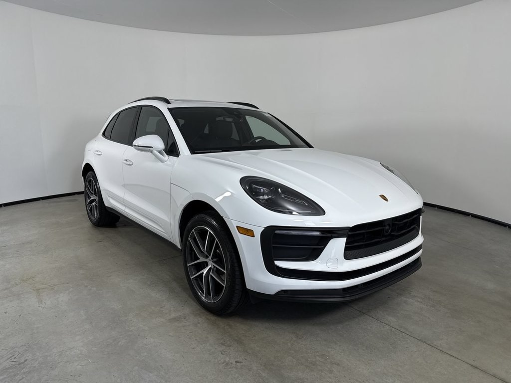 Certified 2025 Porsche Macan AWD/4WD image 9