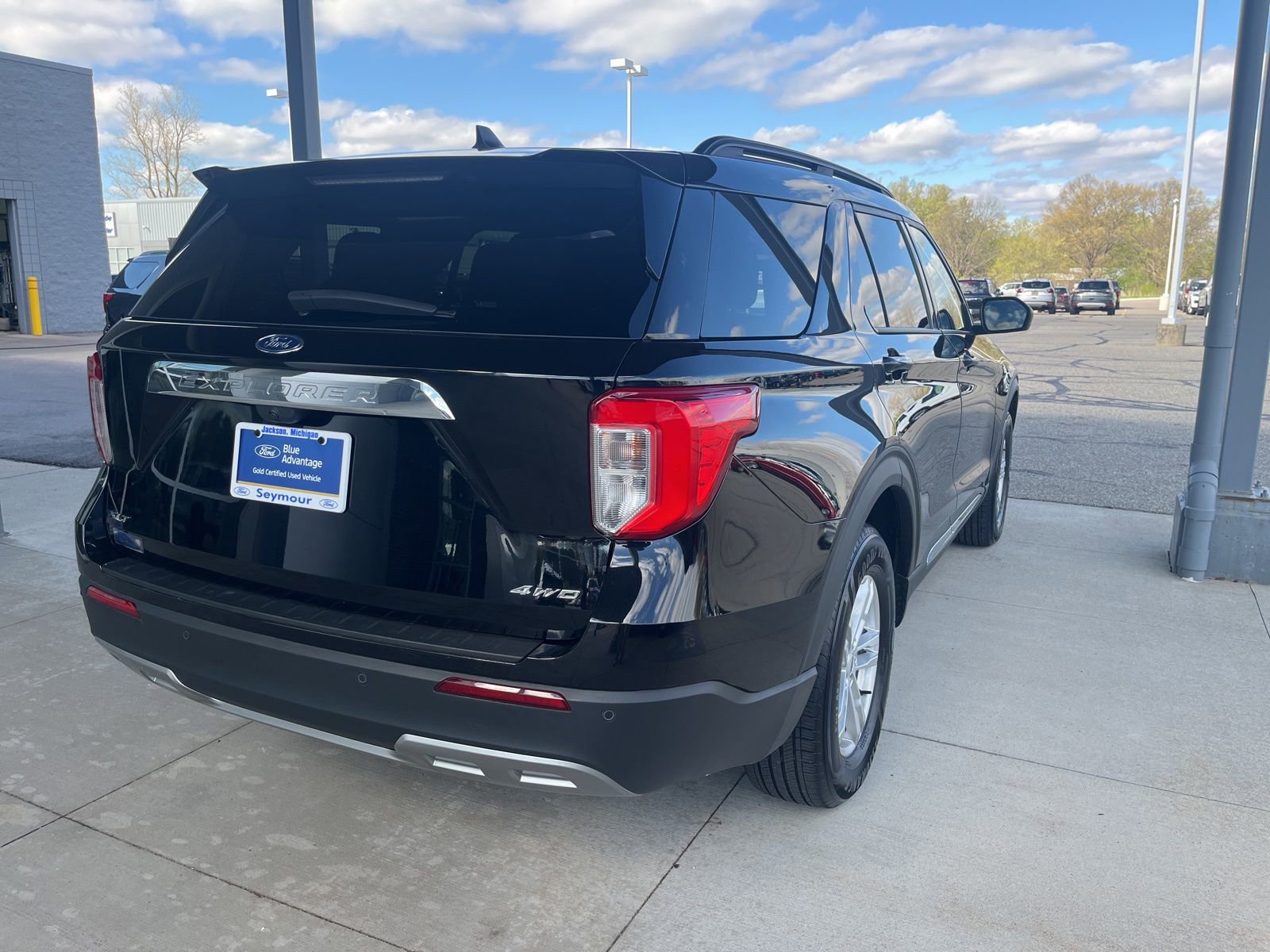 Certified 2023 Ford Explorer XLT w/ Equipment Group 202A AWD/4WD image 8